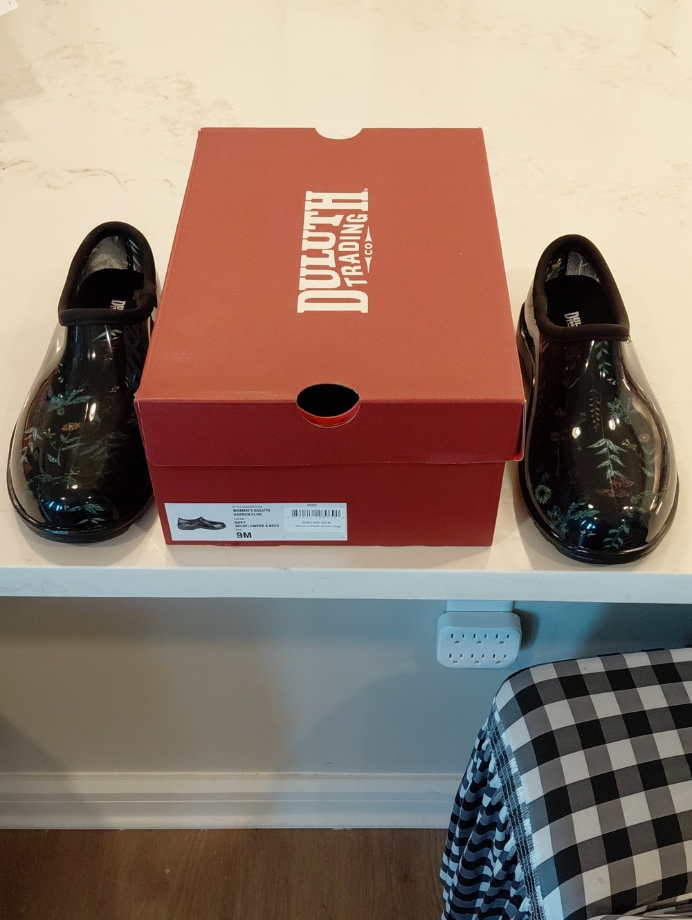 Women's Duluth Trading Co Black Floral-Print Waterproof Slip-On Booties...Size 9